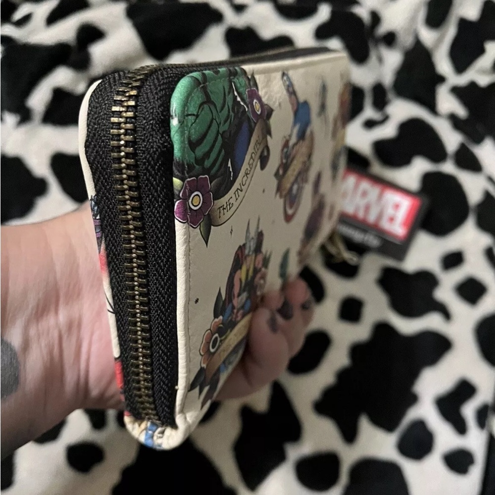 Marvel tattoo loungefly wallet heart logo - Picture 6 of 8
